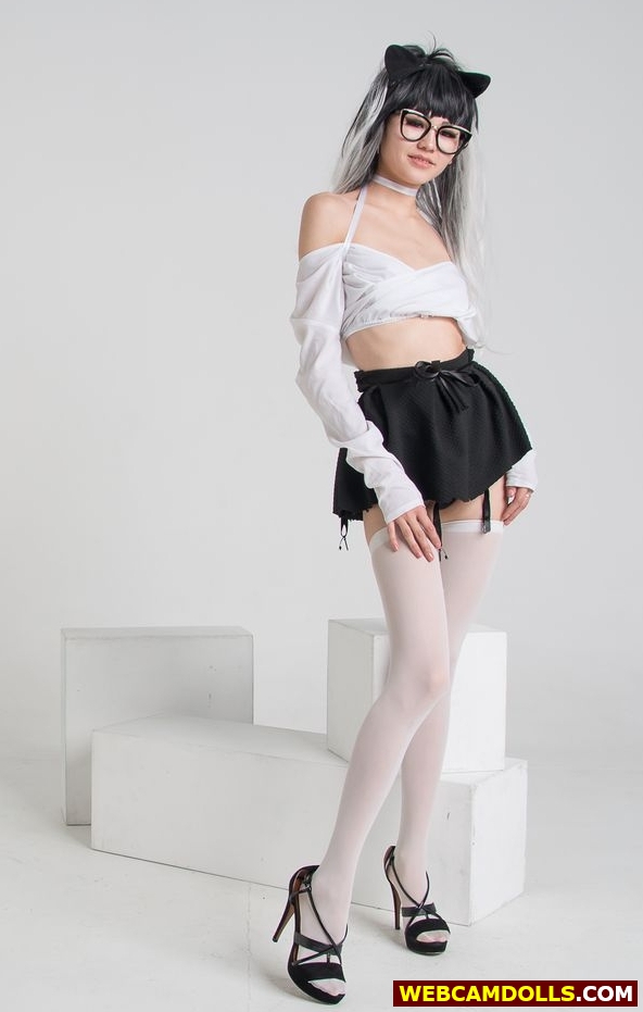 Teen Girl in White Shirt and Sandal Spike High Heels on Webcamdolls