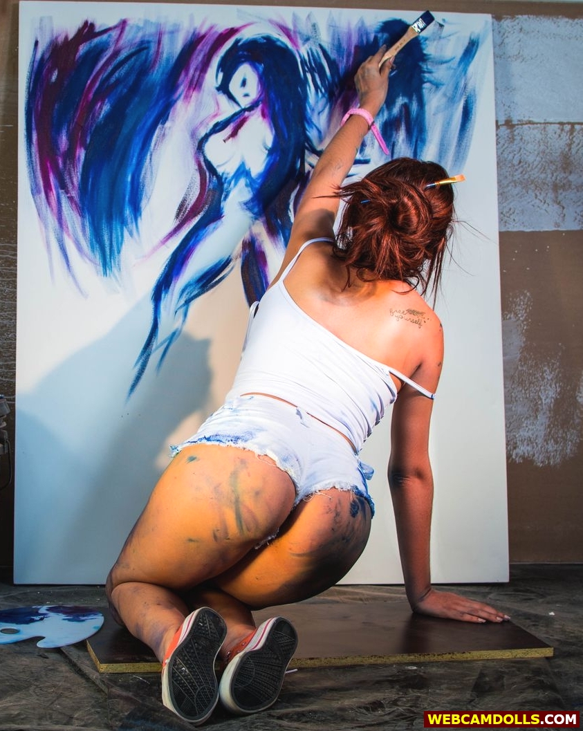 Redhead Messy Girl painting in Sneakers and Blue Denim Shorts on Webcamdolls