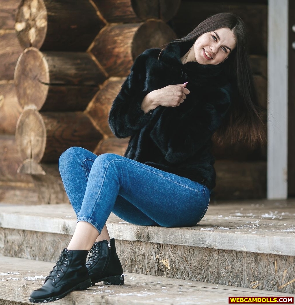 Brunette Girl in Tight Blue Jean and Black Fur Jacket on Webcamdolls
